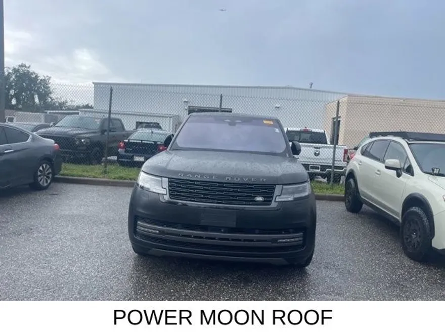 2023 Land Rover Range Rover SE photo 1
