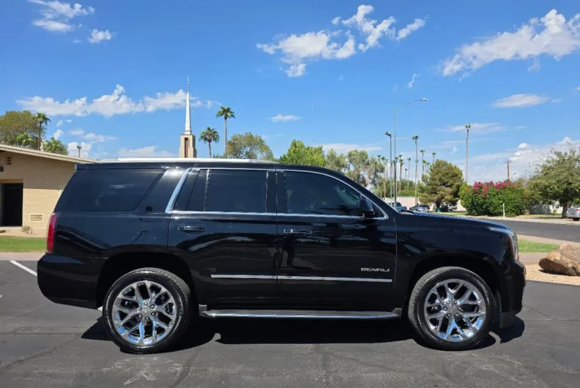 2017 Gmc Yukon Denali photo 1