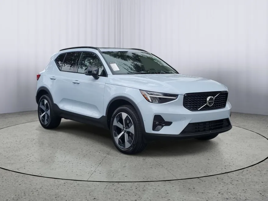 2026 Volvo XC40 Plus photo 1