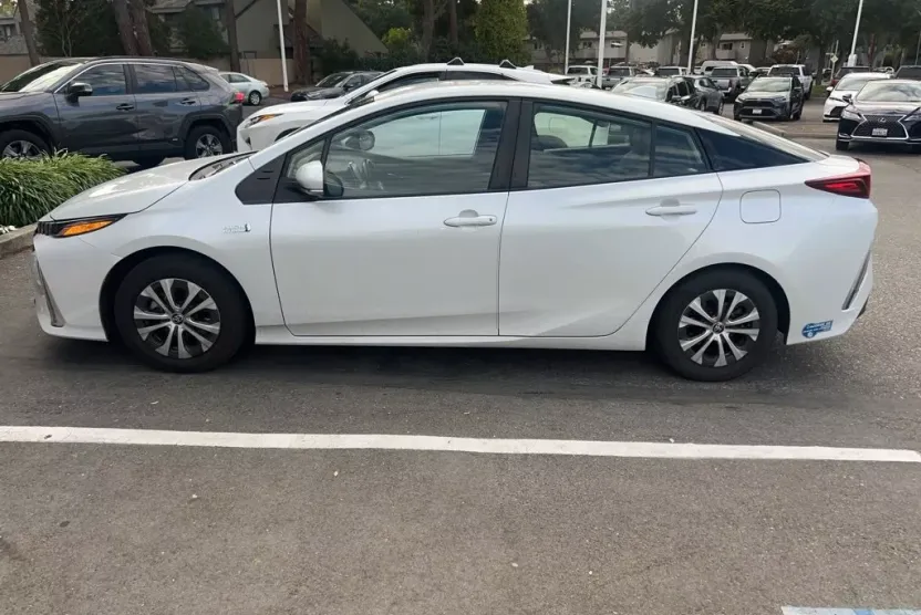 2021 Toyota Prius Prime XLE photo 1