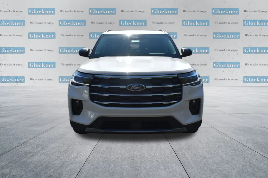 2025 Ford Explorer photo 1