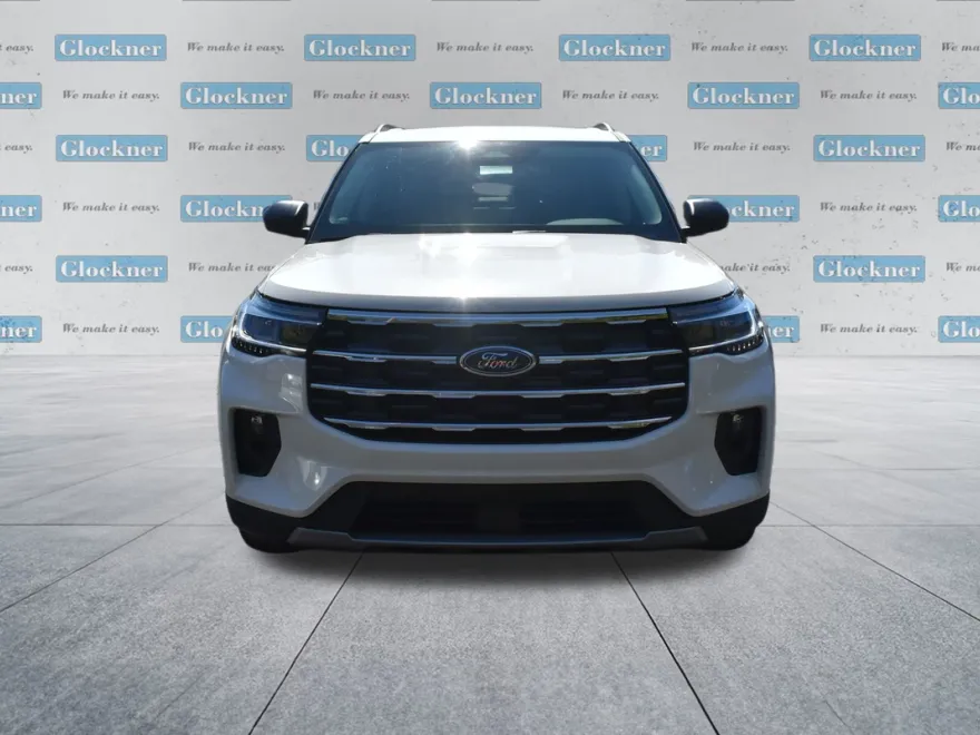 2025 Ford Explorer photo 1