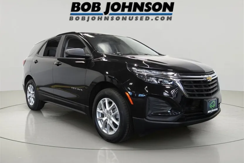 2023 Chevrolet Equinox LS photo 1