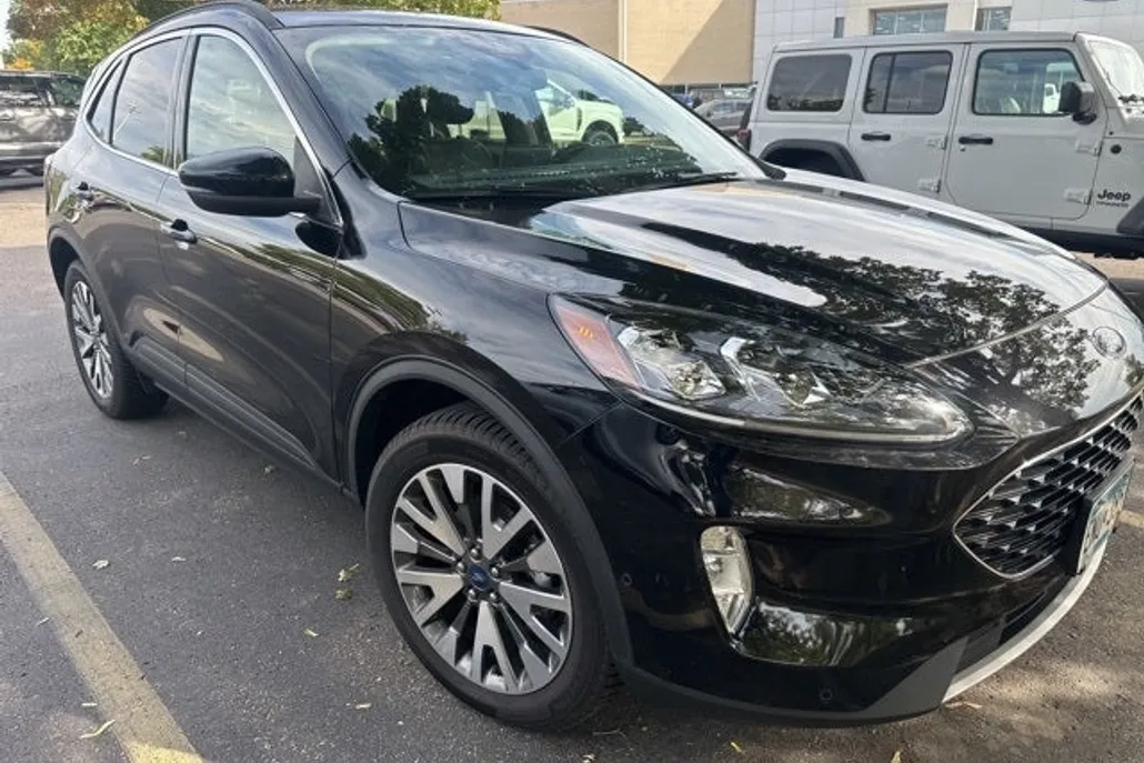 2020 Ford Escape Titanium photo 1