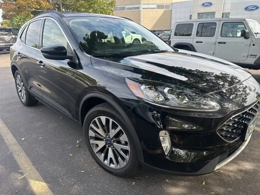 2020 Ford Escape Titanium photo 1