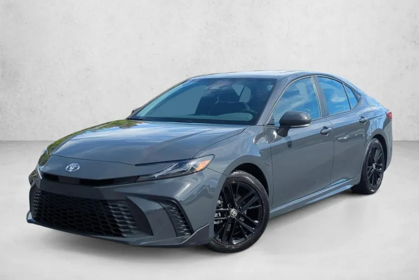 2025 Toyota Camry SE photo 1