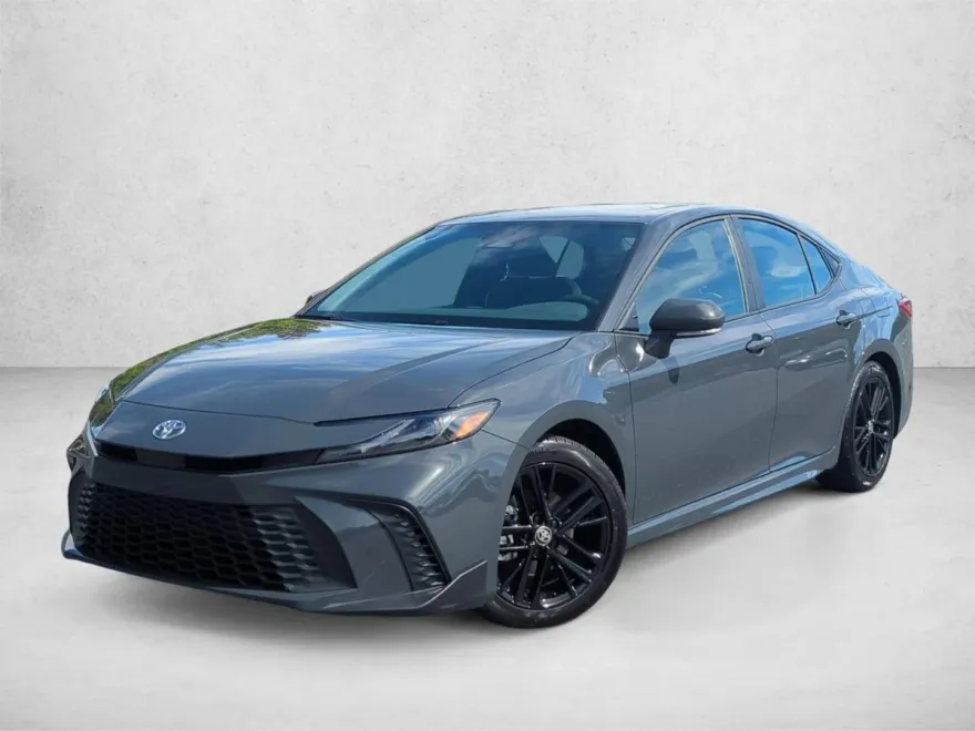2025 Toyota Camry SE photo 1