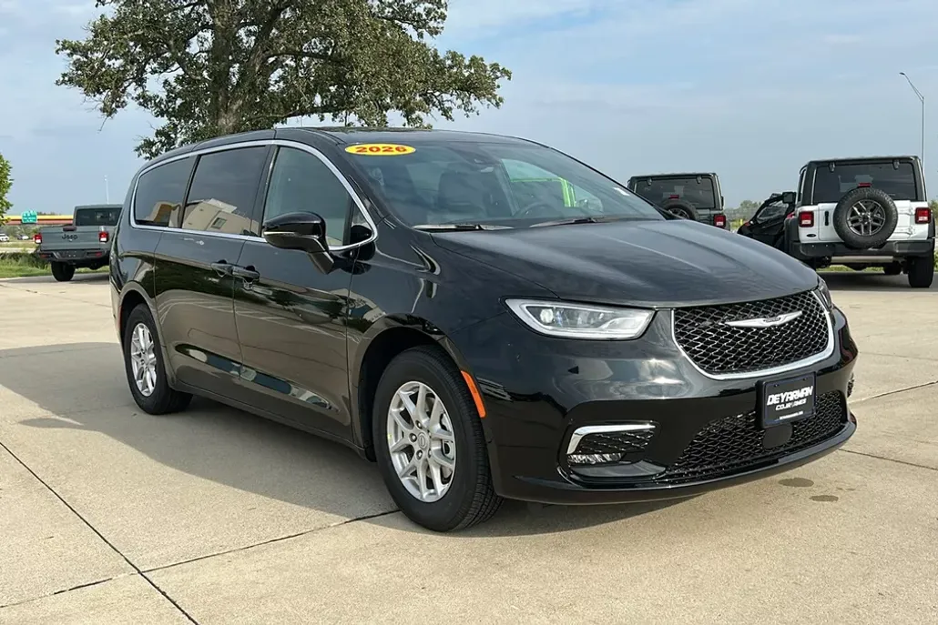 2026 Chrysler Pacifica photo 1