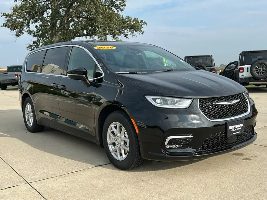 2026 Chrysler Pacifica photo 1