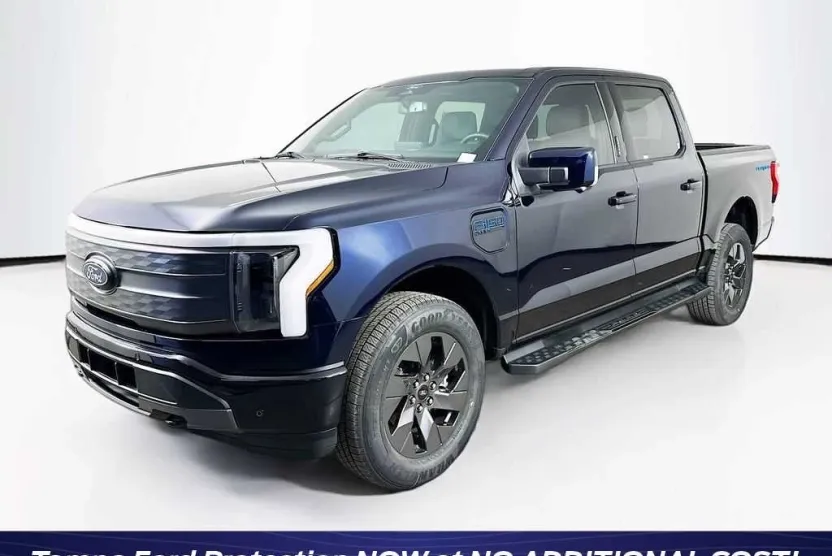 2025 Ford F-150 Lightning Lariat photo 1