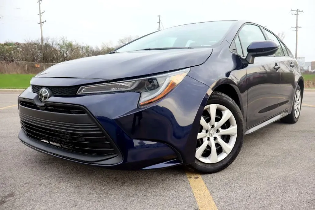 2024 Toyota Corolla LE photo 1