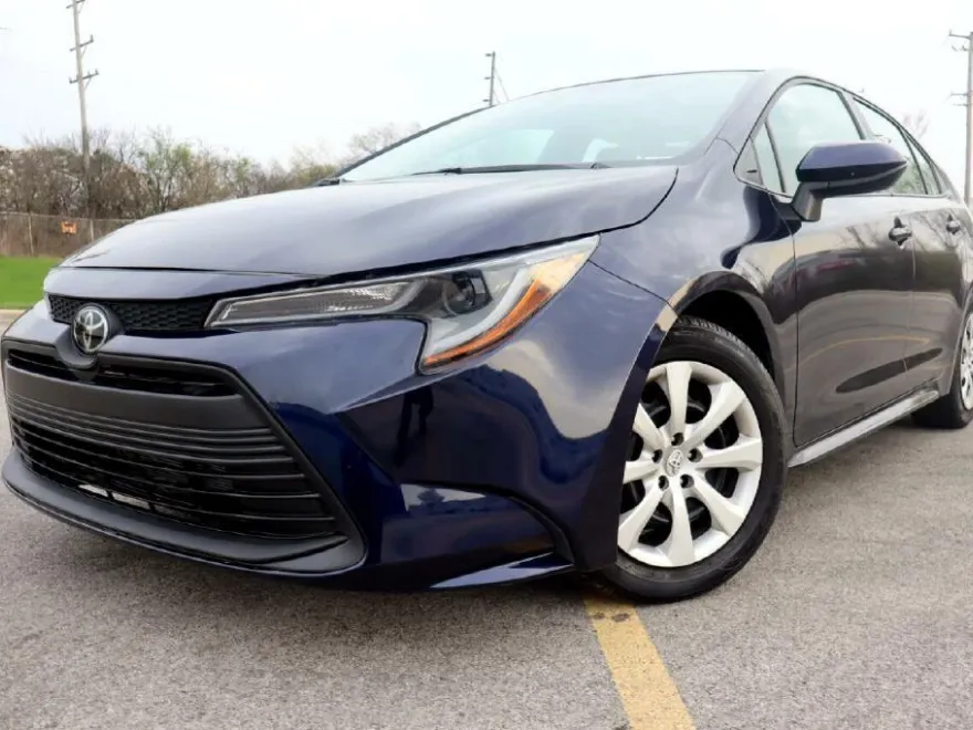2024 Toyota Corolla LE photo 1