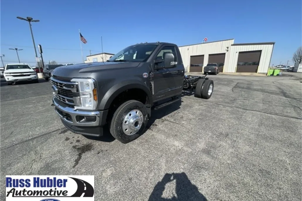 2025 Ford F-600 photo 1