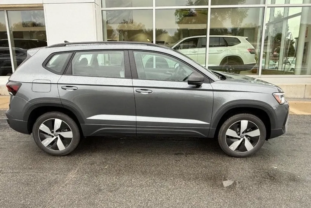 2025 Volkswagen Taos S photo 1
