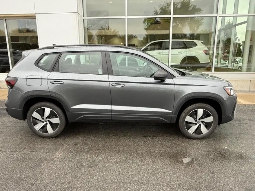 2025 Volkswagen Taos S photo 1