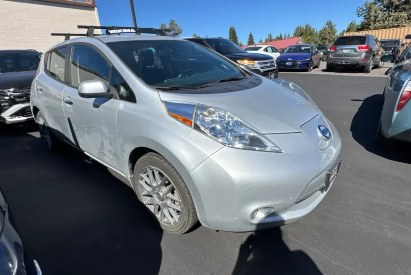 2013 Nissan Leaf SL photo 1