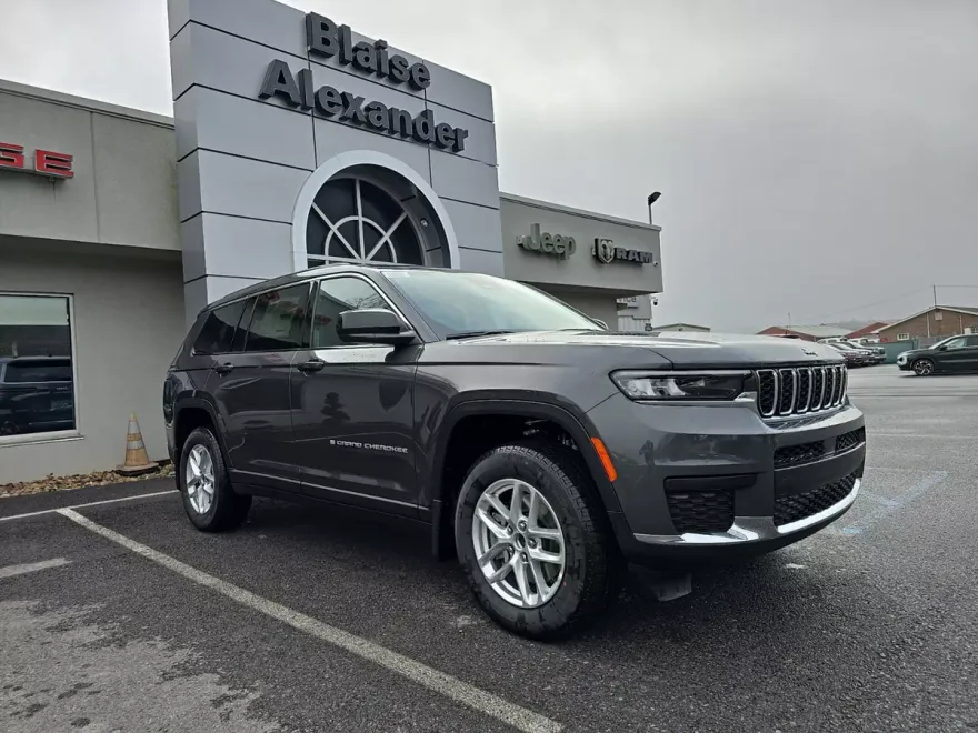 2025 Jeep Grand Cherokee Laredo X photo 1