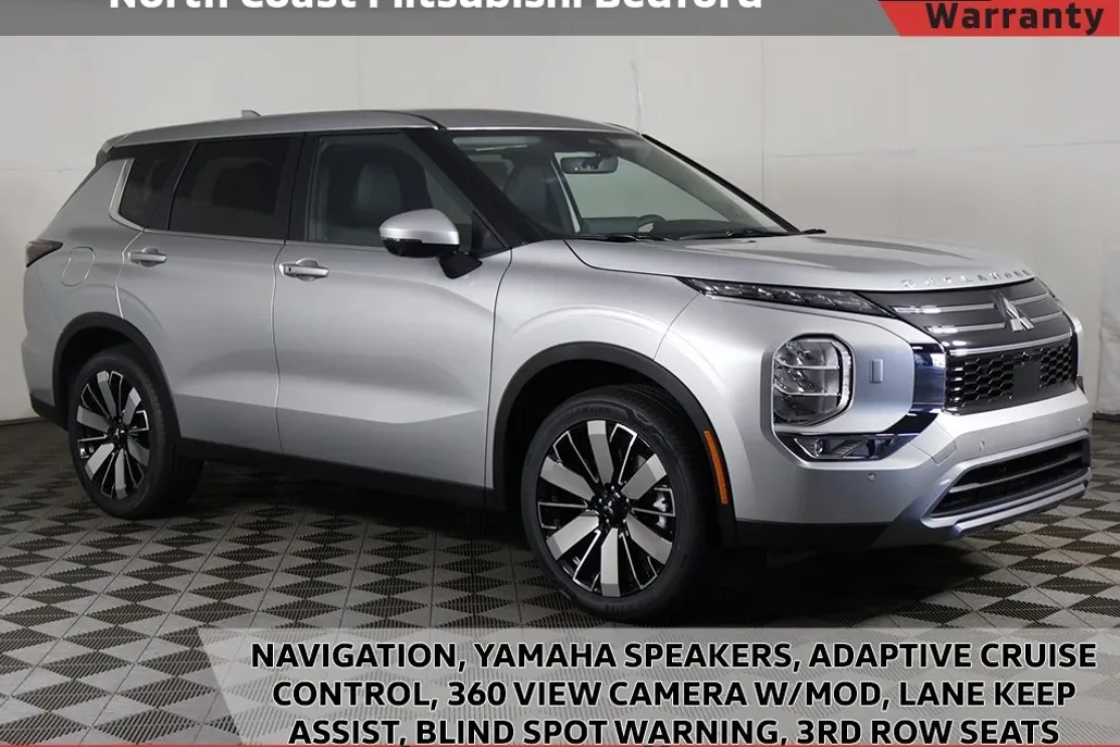 2025 Mitsubishi Outlander SE photo 1
