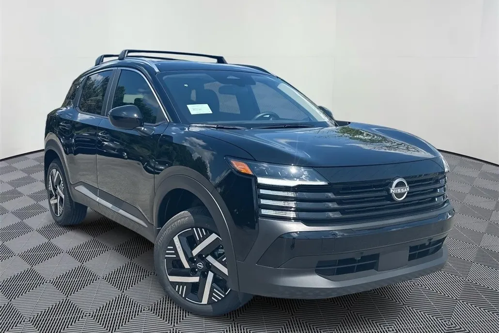 2025 Nissan Kicks SV photo 1
