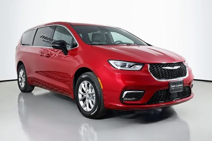 2026 Chrysler Pacifica photo 1