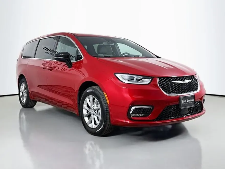 2026 Chrysler Pacifica photo 1