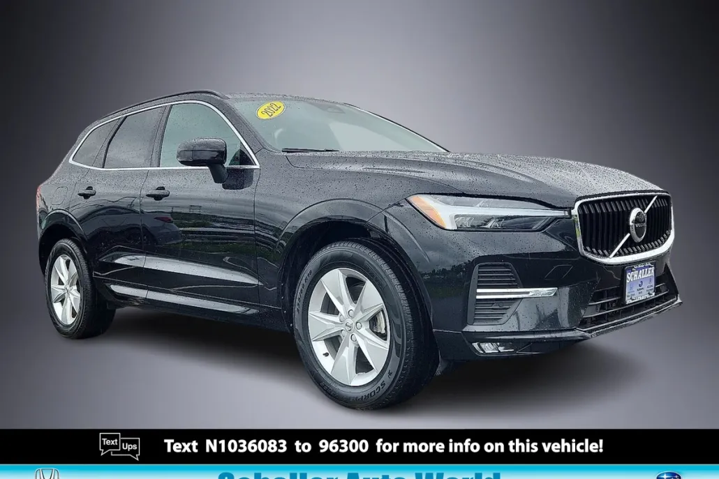 2022 Volvo XC60 B5 Momentum photo 1