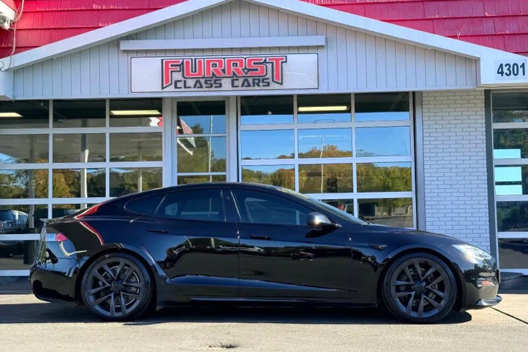 2021 Tesla Model S Plaid photo 1