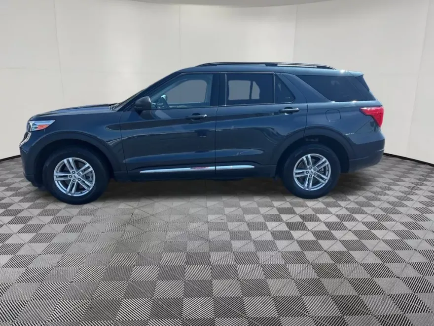 2023 Ford Explorer XLT photo 1