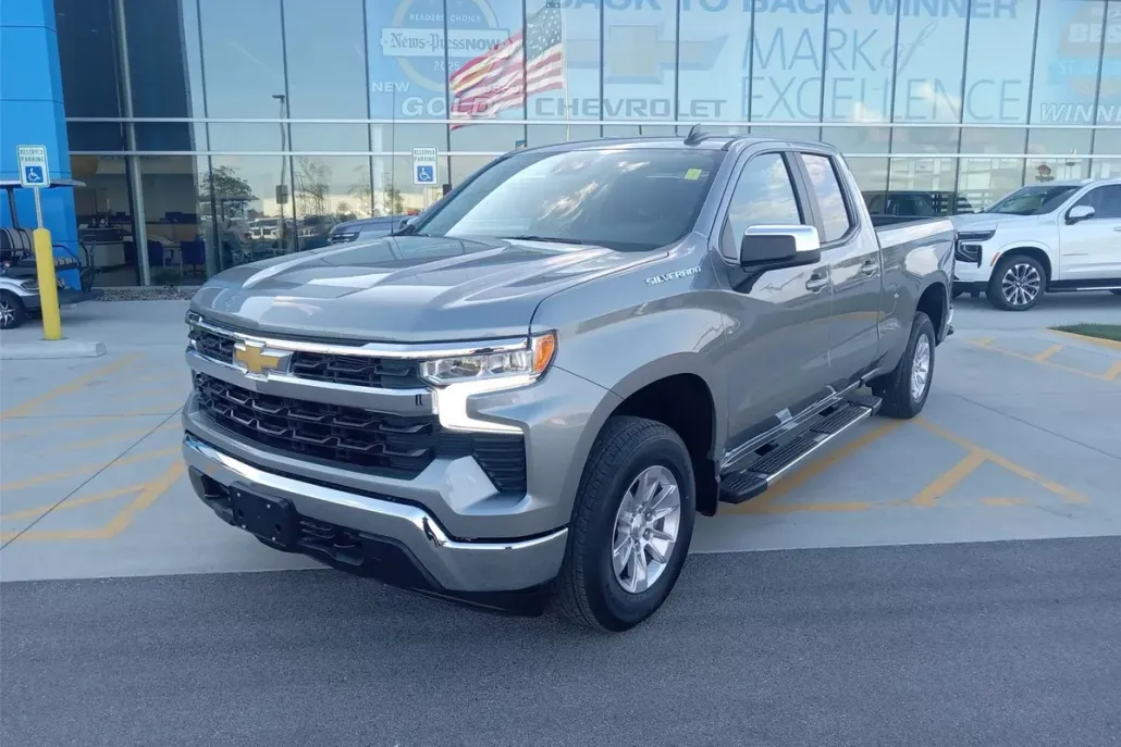 2026 Chevrolet Silverado 1500 LT photo 1