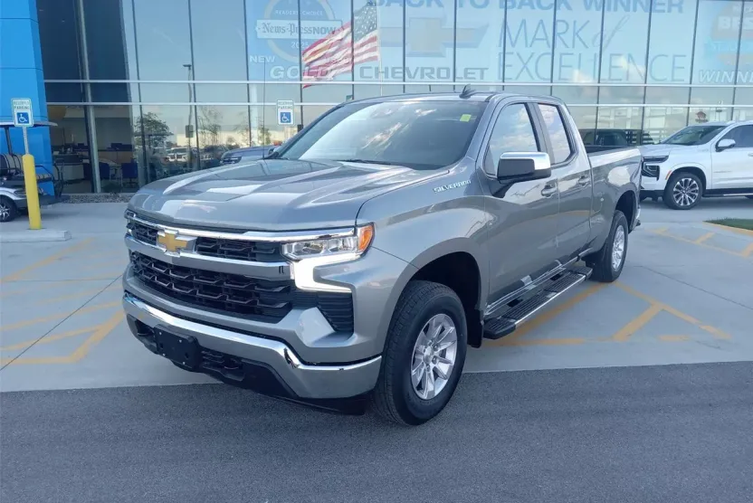 2026 Chevrolet Silverado 1500 LT photo 1