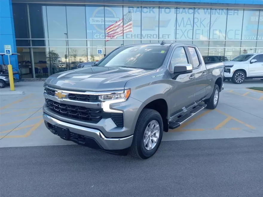 2026 Chevrolet Silverado 1500 LT photo 1