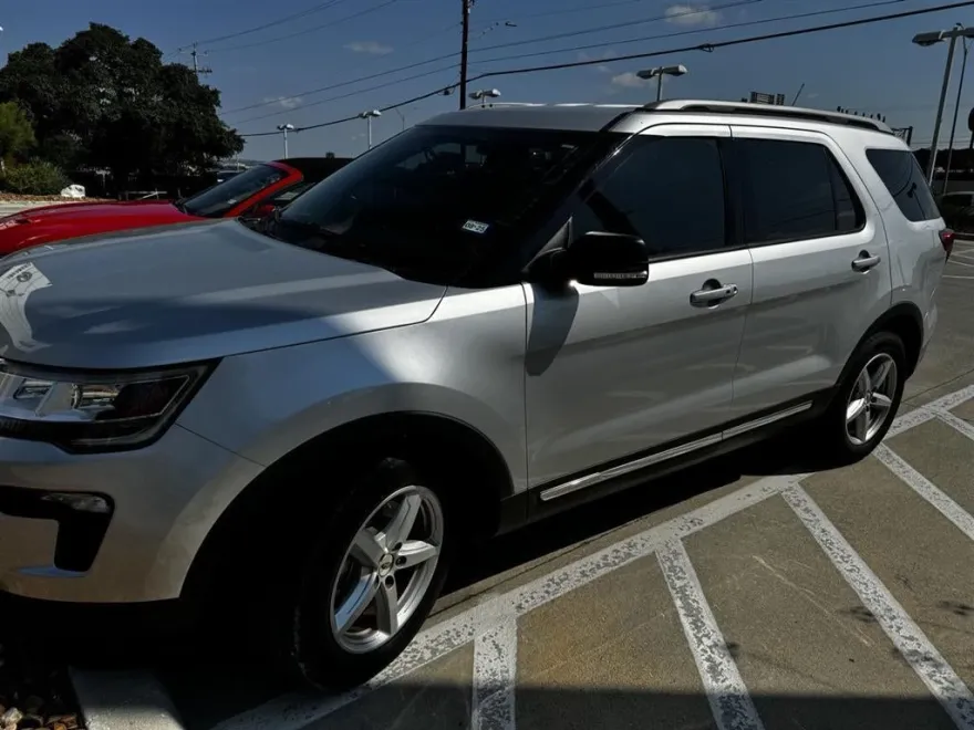 2019 Ford Explorer XLT photo 1