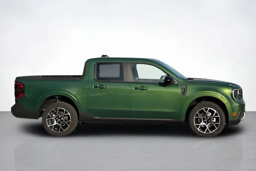 2025 Ford Maverick Lariat photo 1
