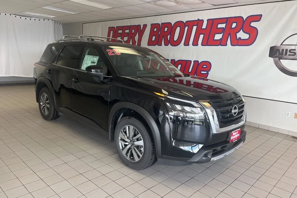 2025 Nissan Pathfinder SL photo 1