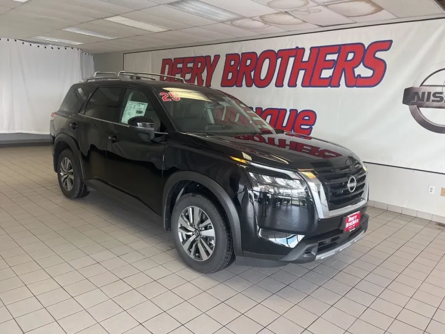 2025 Nissan Pathfinder SL photo 1