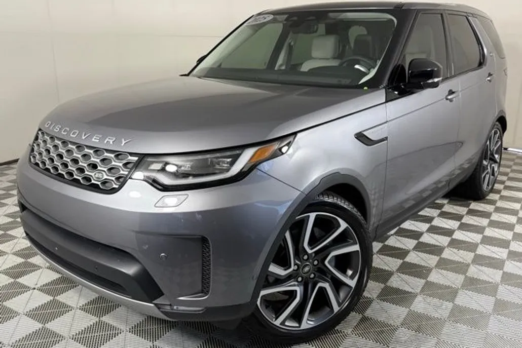 2025 Land Rover Discovery S photo 1