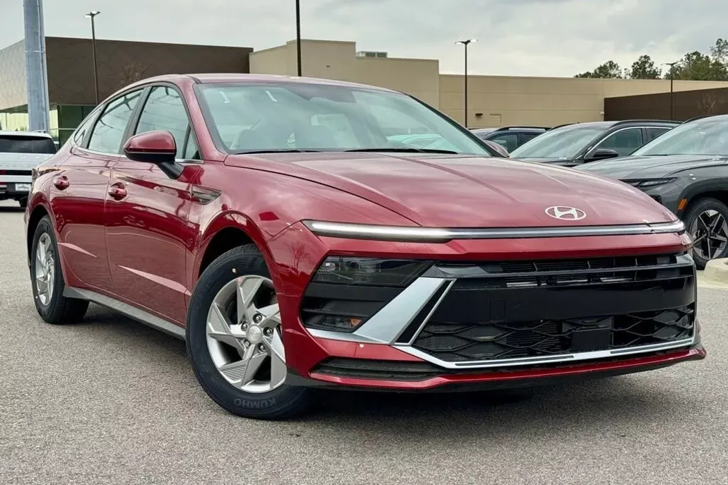 2025 Hyundai Sonata SE photo 1