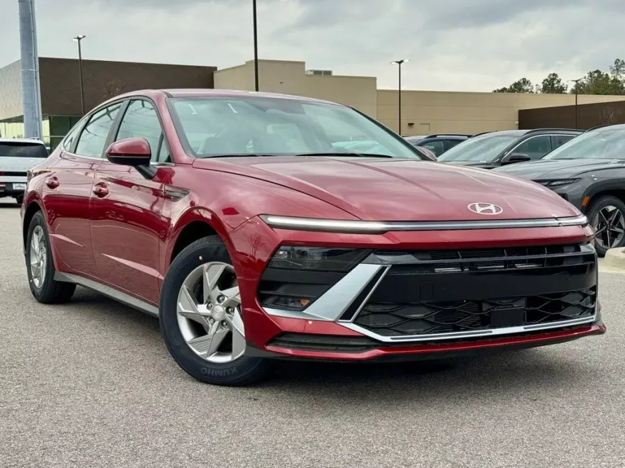 2025 Hyundai Sonata SE photo 1