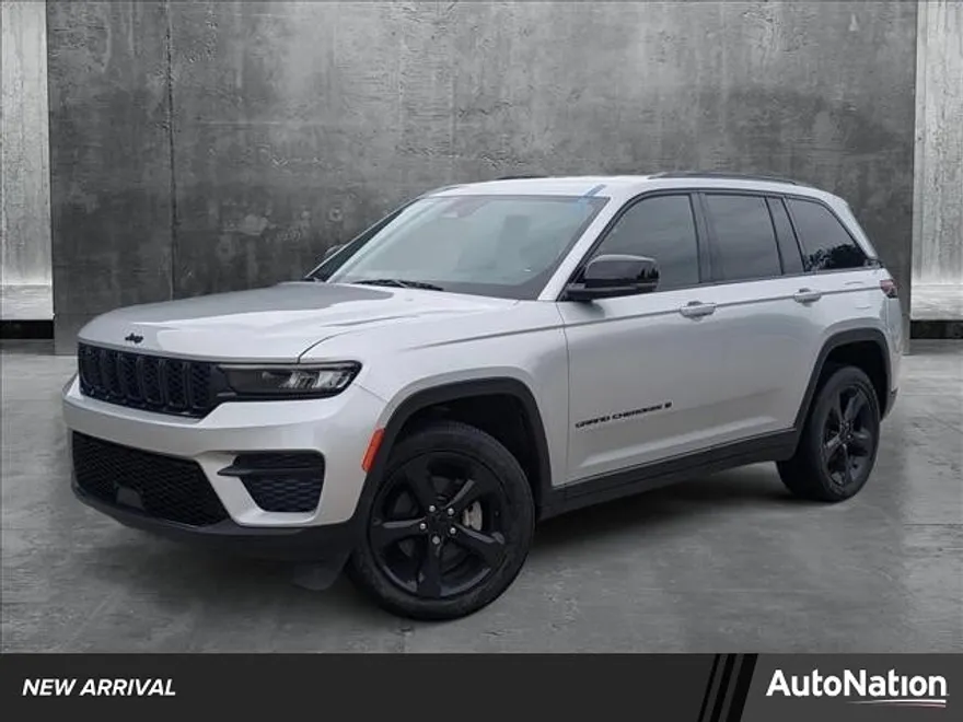 2023 Jeep Grand Cherokee Altitude photo 1