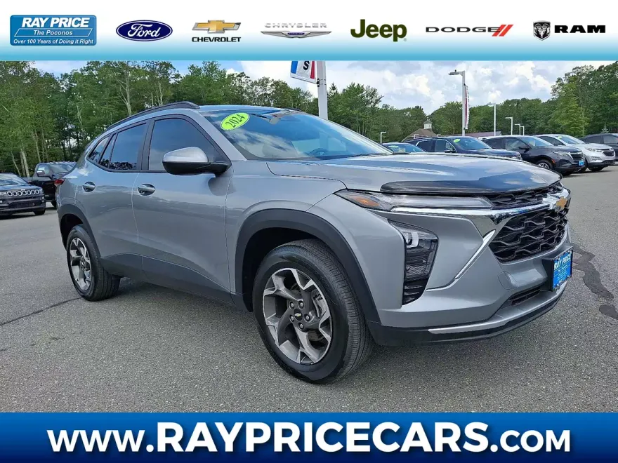 2024 Chevrolet Trax LT photo 1