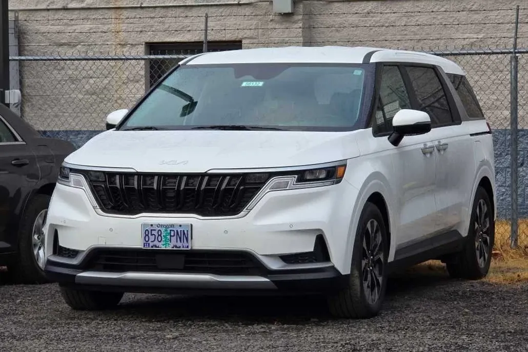 2024 Kia Carnival EX photo 1