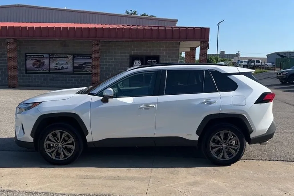 2024 Toyota RAV4 Hybrid Limited photo 1
