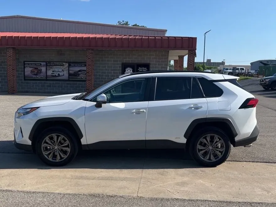 2024 Toyota RAV4 Hybrid Limited photo 1