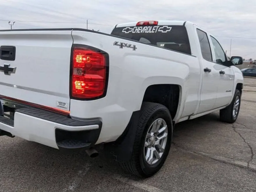 2017 Chevrolet Silverado 1500 Custom photo 1