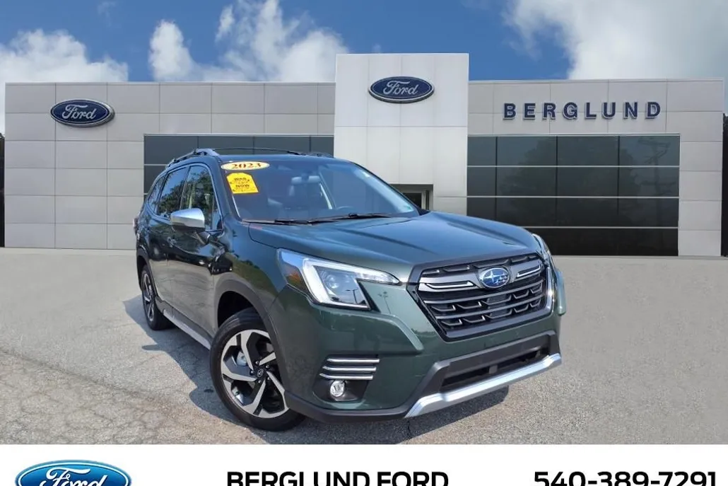2023 Subaru Forester Touring photo 1