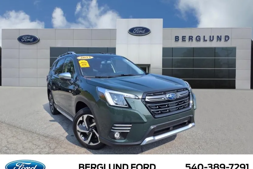 2023 Subaru Forester Touring photo 1