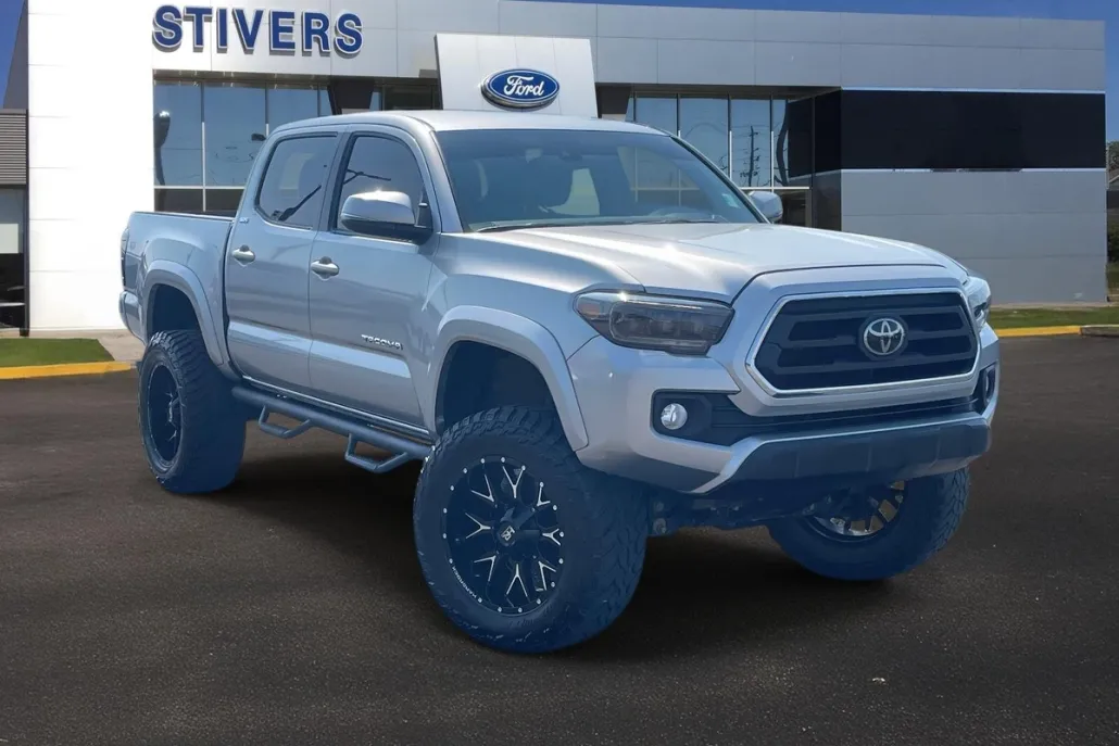 2023 Toyota Tacoma SR5 V6 photo 1