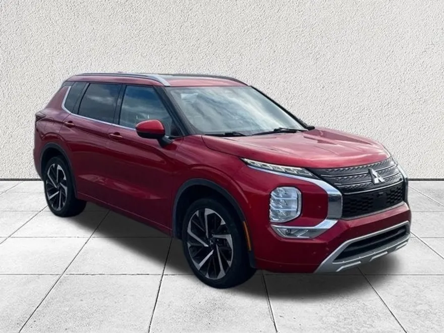 2022 Mitsubishi Outlander SEL photo 1
