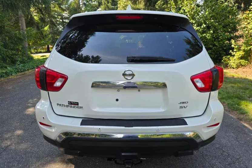 2020 Nissan Pathfinder SV photo 1