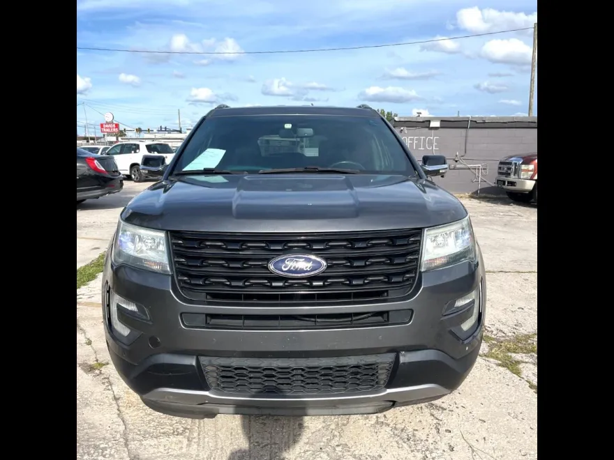 2017 Ford Explorer XLT photo 1